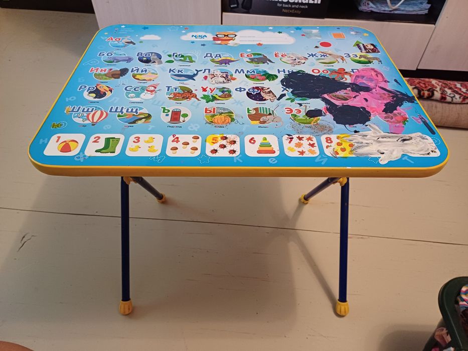 Продам детский мольберт и столик