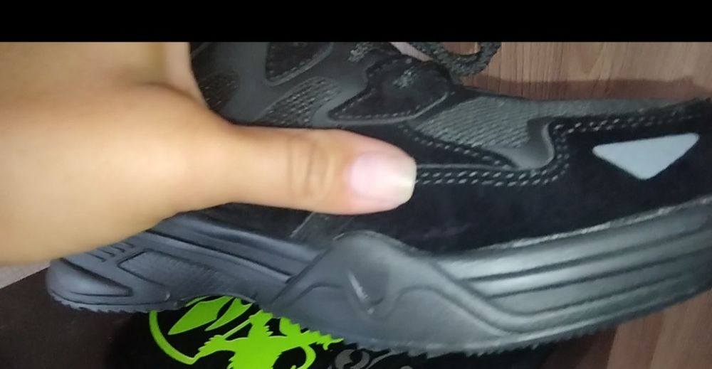 Кроссовки черные унисекс