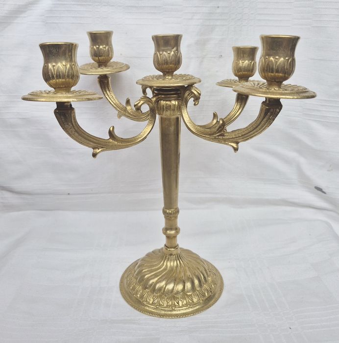 Sfeșnic cu 5 posturi vechi din bronz, 25cm, fabricat in Marea Britanie in anii 1970.
