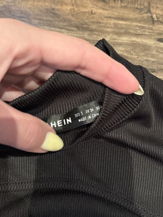 Къса черна блуза Shein