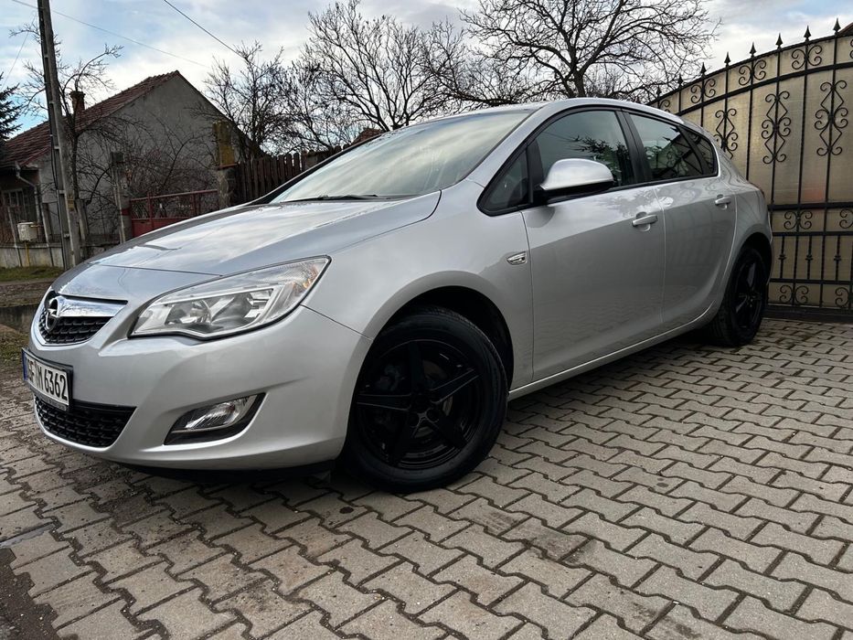 Opel Astra J   1.4 benzina
