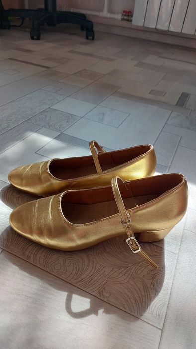 Туфли в золотом цвете