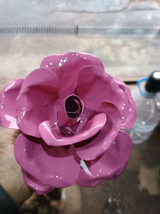 Продавам и вече цветни рози