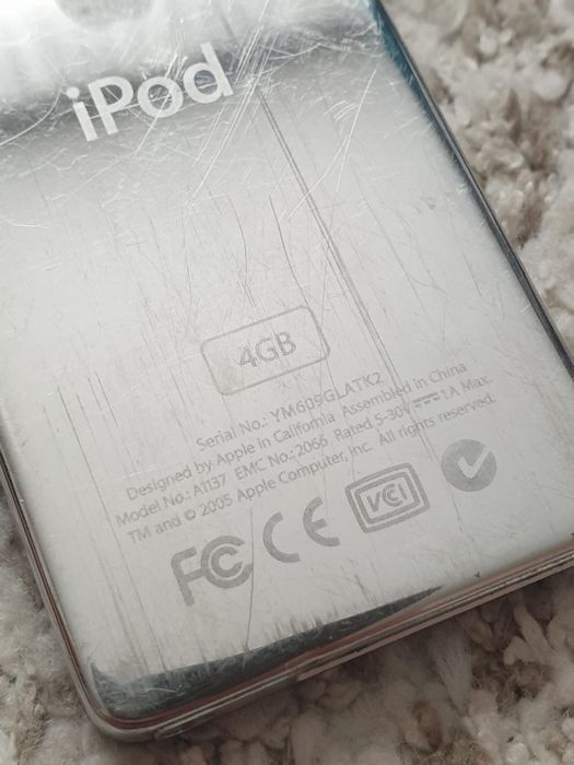 Vând Apple iPod Nano.