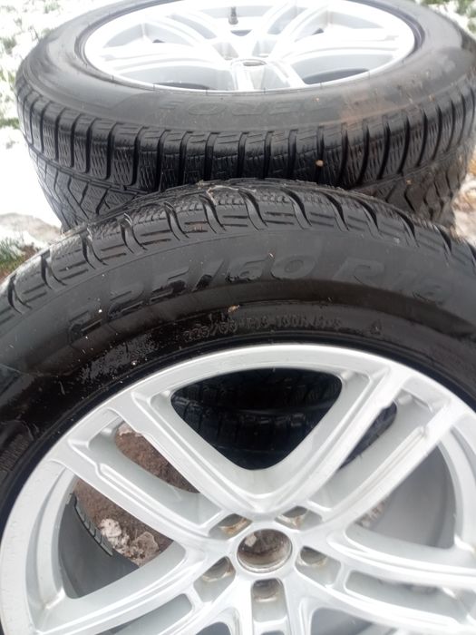 Vând 4 genti cu cauciucuri R18