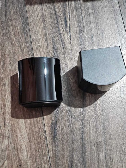 Set complet VIVE Pro 2 (ochelari VR) + tripod pentru statii (2 buc)