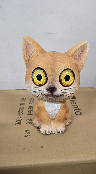 декорация коте  за градина