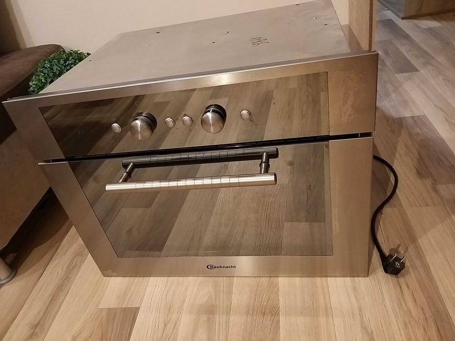 Фурна и микровълнова за вграждне Bauknecht