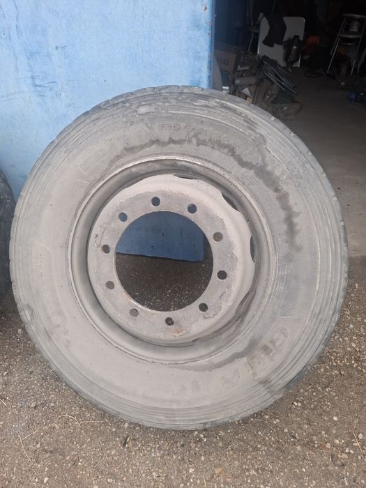 Продам 2 балона с дисками Giti