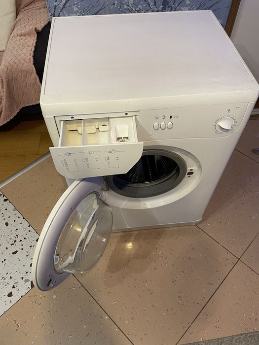 Стиральная машинка Indesit W101