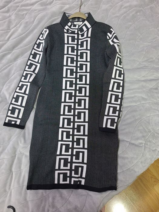 Дамска рокля с дълъг ръкав