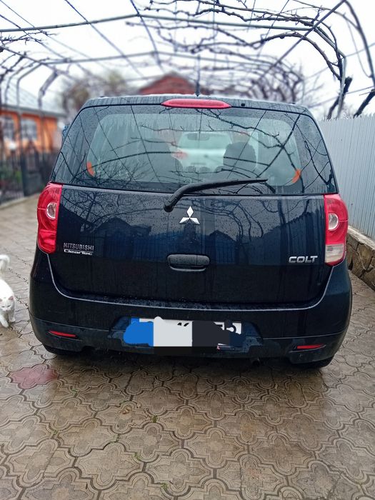 Vând Mitsubishi Colt din2012.