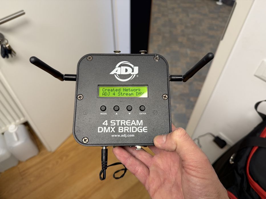 ADJ 4-Stream DMX Bridge 4 universuri, WiFly, complet cu accesorii