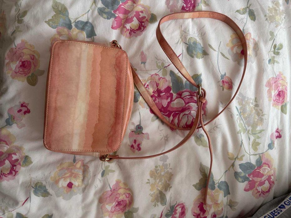 Чанта с дълга дръжка Guess