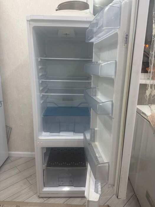 Продам холодильник б/у на запчасти