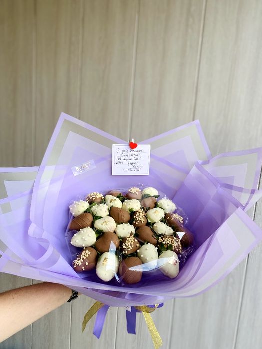 Клубника в шоколаде букеты