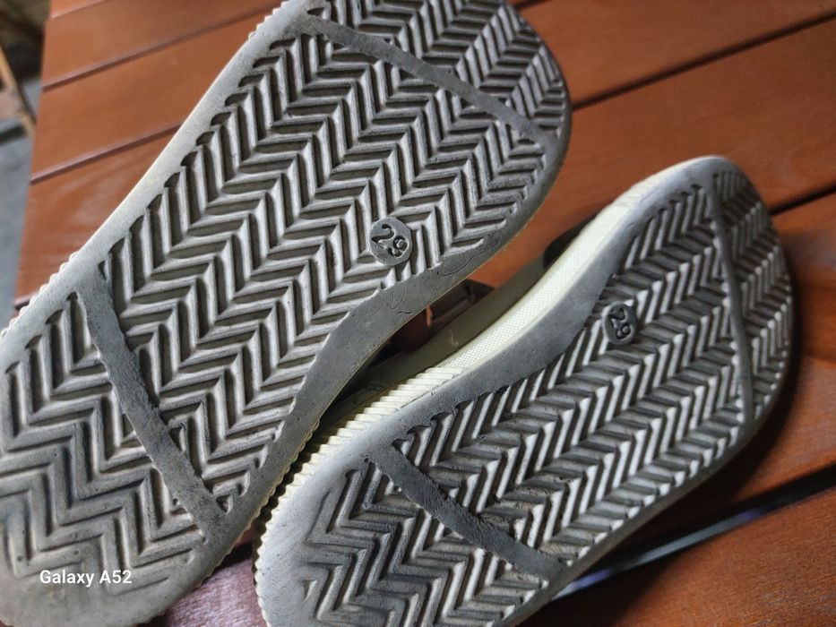 Продам кроссовки