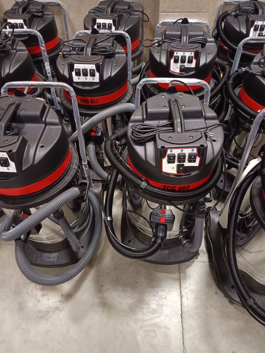 Професионална перяща прахосмукачка