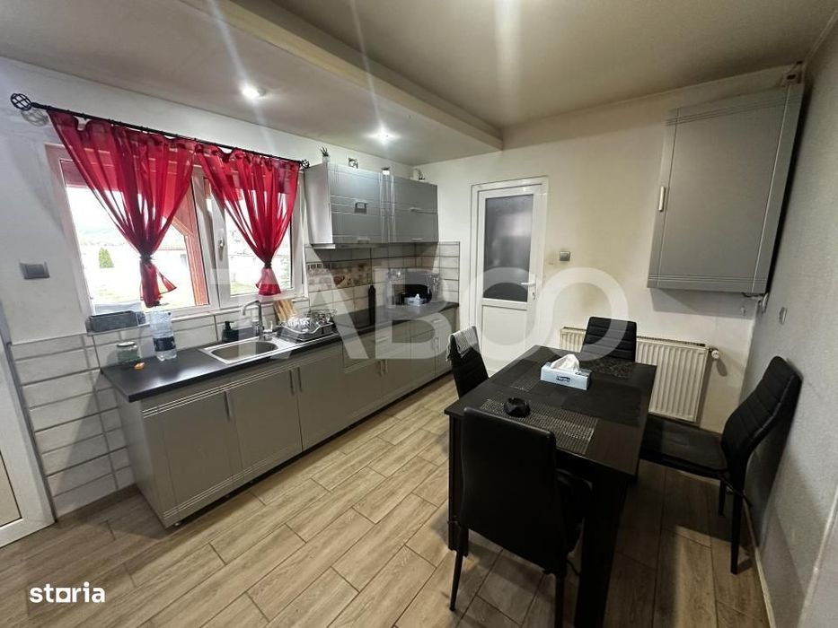 Casa individuala din 2 apartamente de vanzare formata si piscina