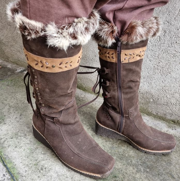 Vand cizme de piele intoarsa