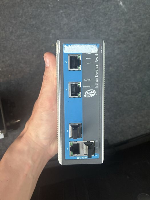 Moxa EDS-405A-T  switch