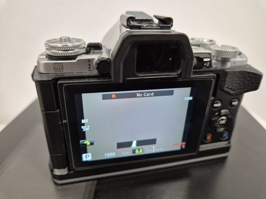 Olympus OMD EM5 MKII + Olympus  45MM/F1.8 + външна светкавица