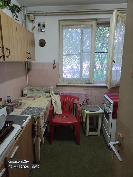 Vând apartament 3 camere Giulesti, parter ,bun si pentru locuit si cabinet avocat,medical .sector 6