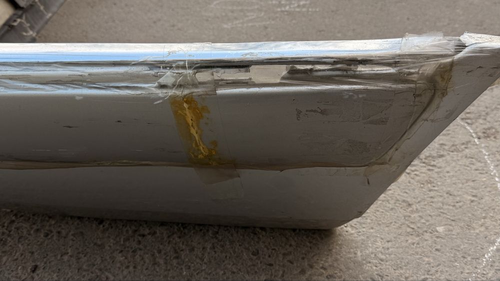 w210 Avangard orqa bamfer  sotiladi.Azgina ishi bor nikellari joyida