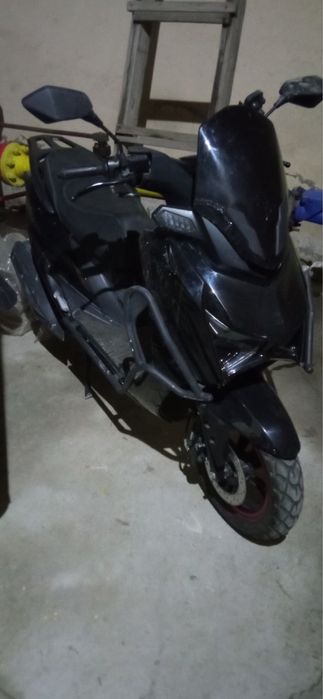 Скутер сотилади 150куб