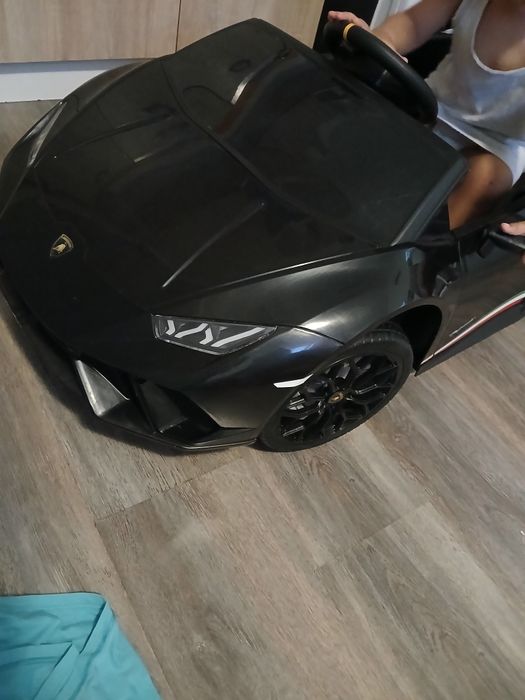 Mașinuța electrica pentru copii