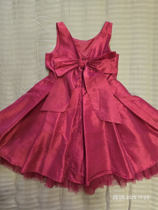 Нарядное платье на 4-5 лет