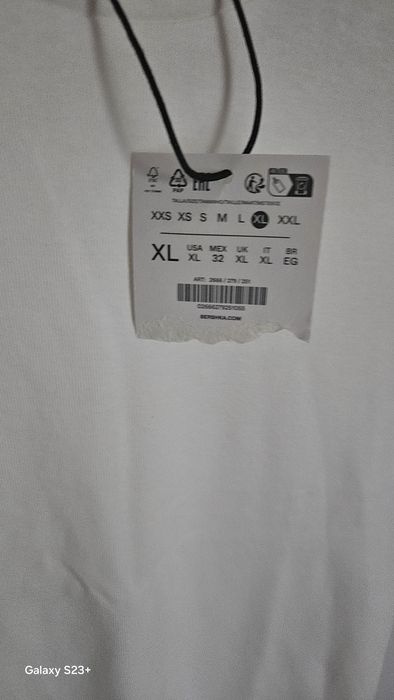 Tricou nou cu eticheta Bershka L-Xl