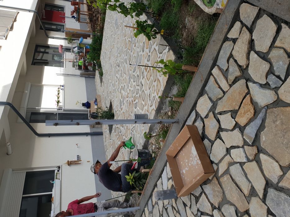 Vindem piatră naturală și facem montaj Avem mai multe nuanțe