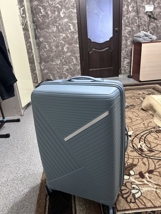 Чемодан компактный среднего размера