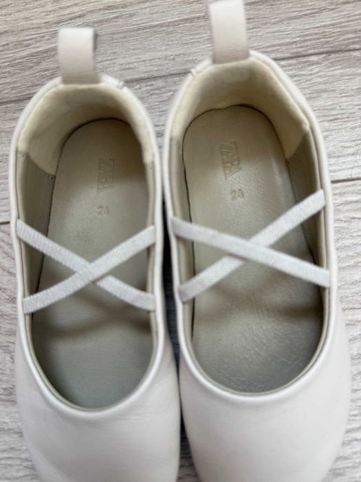 Кожени балеринки Zara в бяло-екрю, размер 24