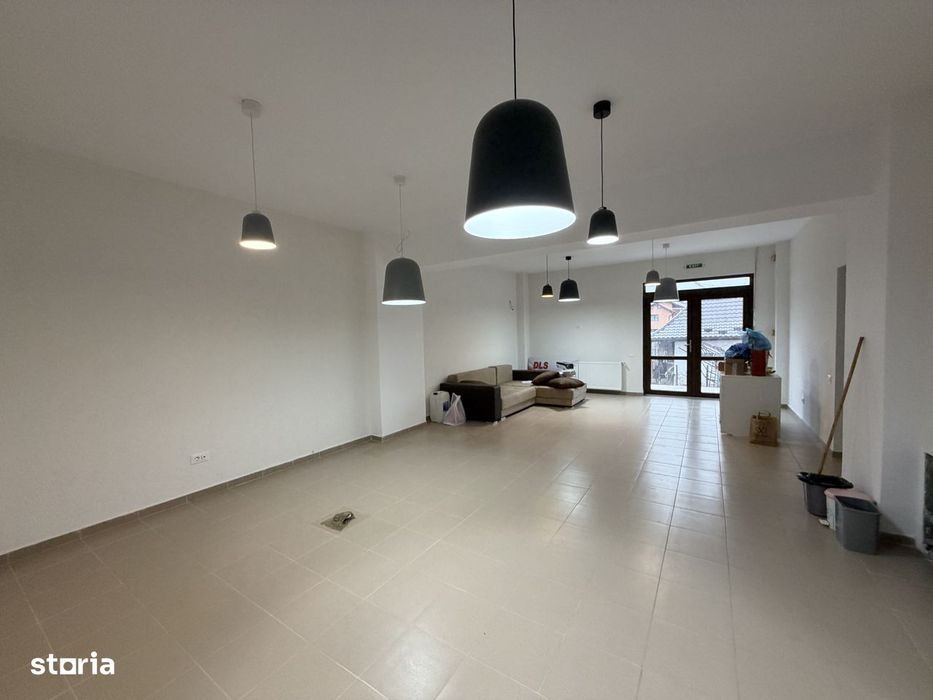 Spatiu Comercial Mioveni, 40 mp, utilitati incluse, amenajat, bloc nou