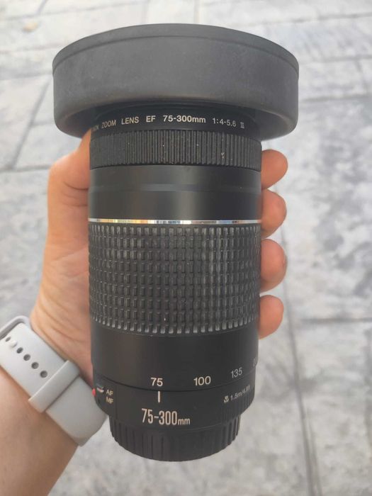 Teleobiectiv Canon EF 75-300mm f/4-5.6 III (compatibil nativ cu DSLR-urile Canon EOS)