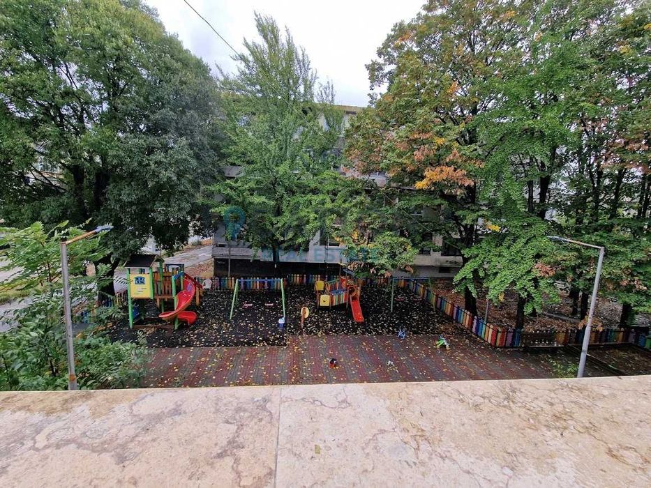 Тристаен апартамент в кв. Левски