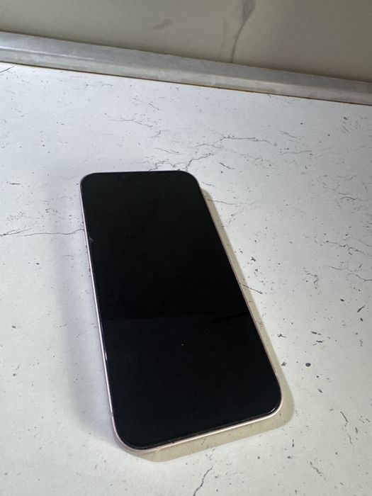 iPhone 13 с хорошем состоянии