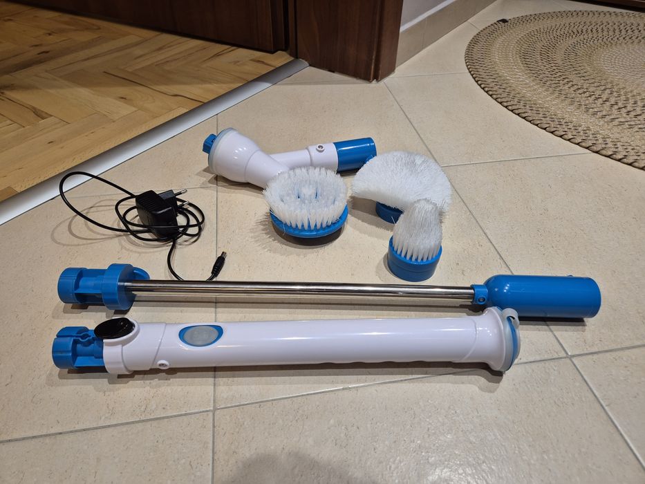Електрическа въртяща четка за почистване (power scrubber).