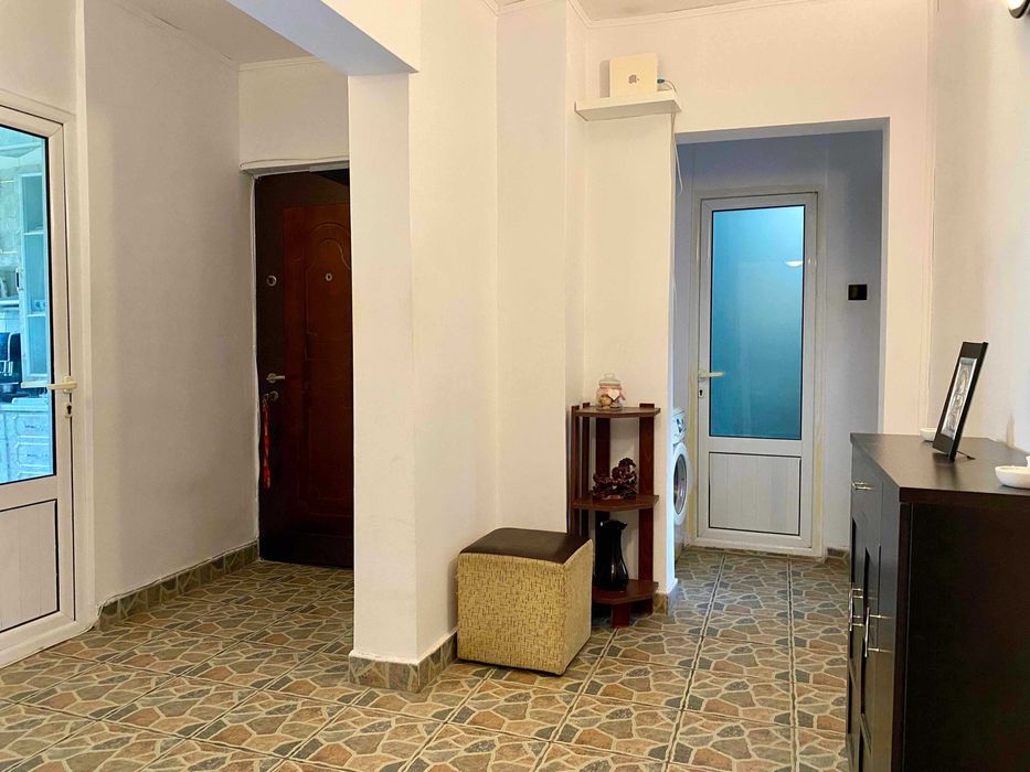 Apartament cu 3 camere - zona Ostroveni, etaj 2/7, locație liniștită și parcare ușoară