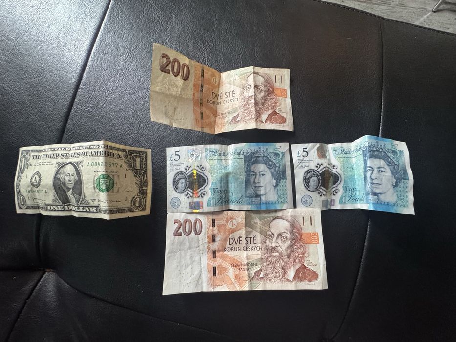 Vand diverse bancnote - lire, dolari, coroane cehe, dongi vietnamezi