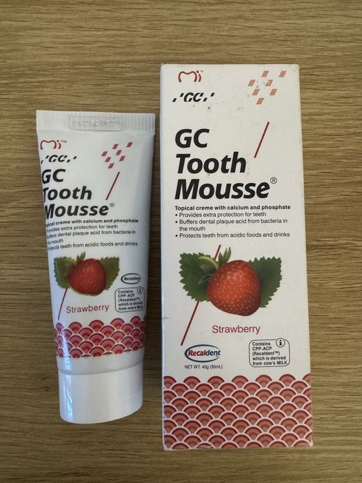 Crema topica remineralizanta pe baza de apa cu aroma de capsuni Tooth Mousse, 40 g, GC