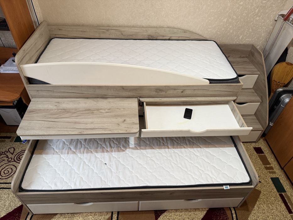 Двухярусная кровать