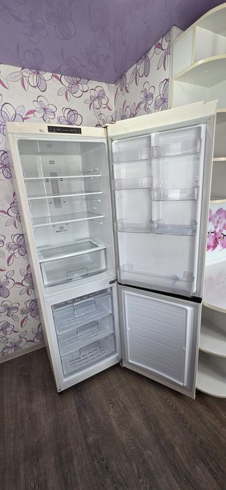 Продаётся холодильник LG