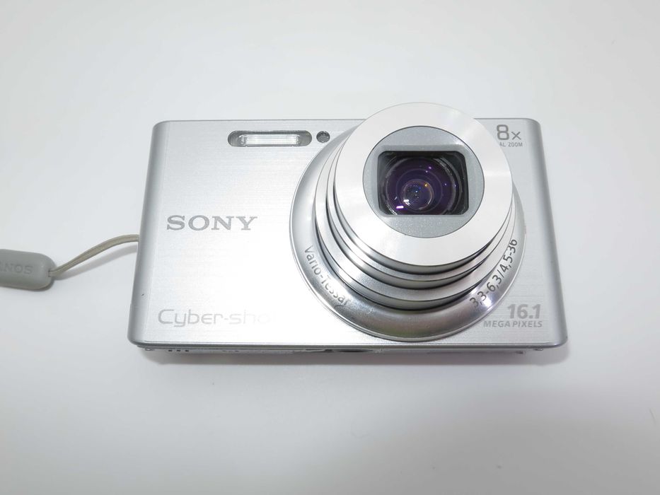 Sony Cyber-Shot W730 сребърен ултра компактен цифров фотоапарат, дигитална камера, в отлично състояние, пълен комплект, работи перфектно!