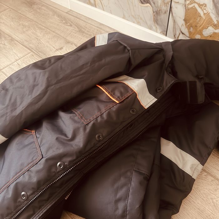 Продаю спец одежду