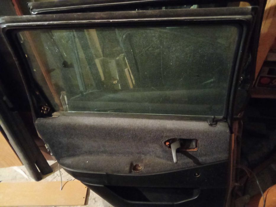 Пасат б3 комби на части. Колата е 1.8 RP 90
5 лв. / 2.56 €