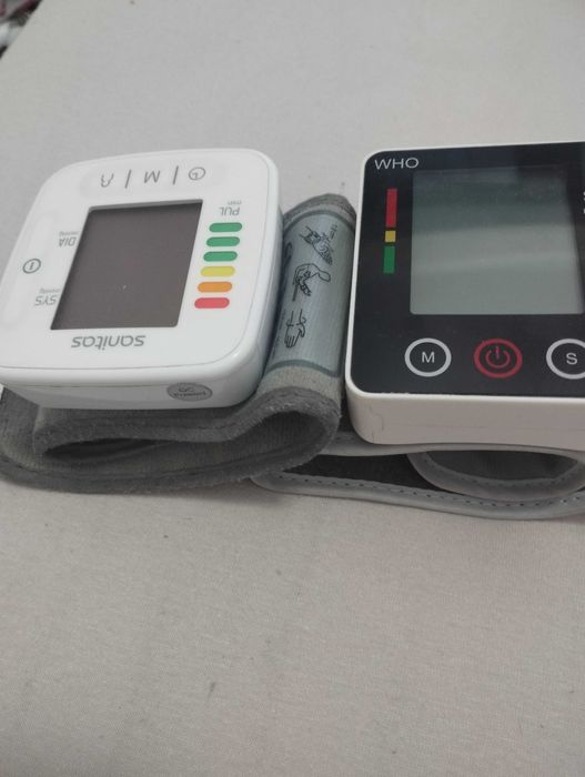 Апарати за кръвно налягане 2 бр.