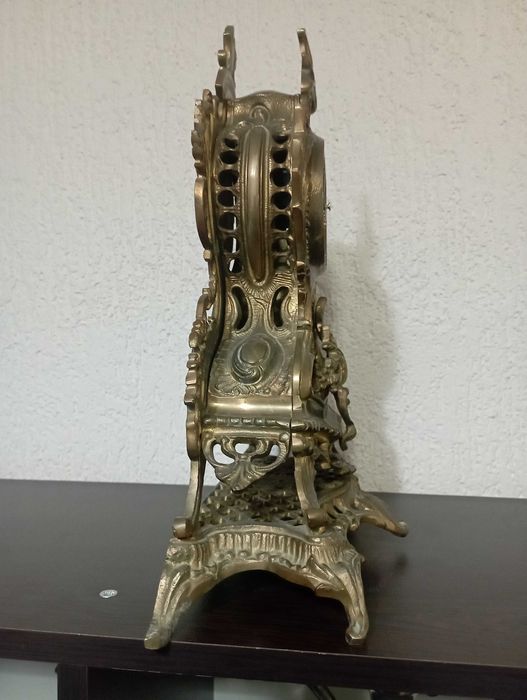 Месингов часовник и два месингови свещника